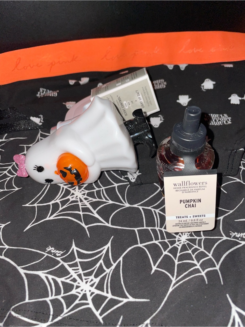 Bath & Body Works halloween ghost girl wallflower plug and pumpkin chai scent